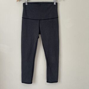Lululemon Crop Leggings Knit Gray Contrast Stitch Size 4 or 6 ~ See Measurements